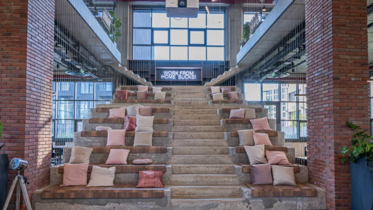 Coworking Spaces vs Home Office