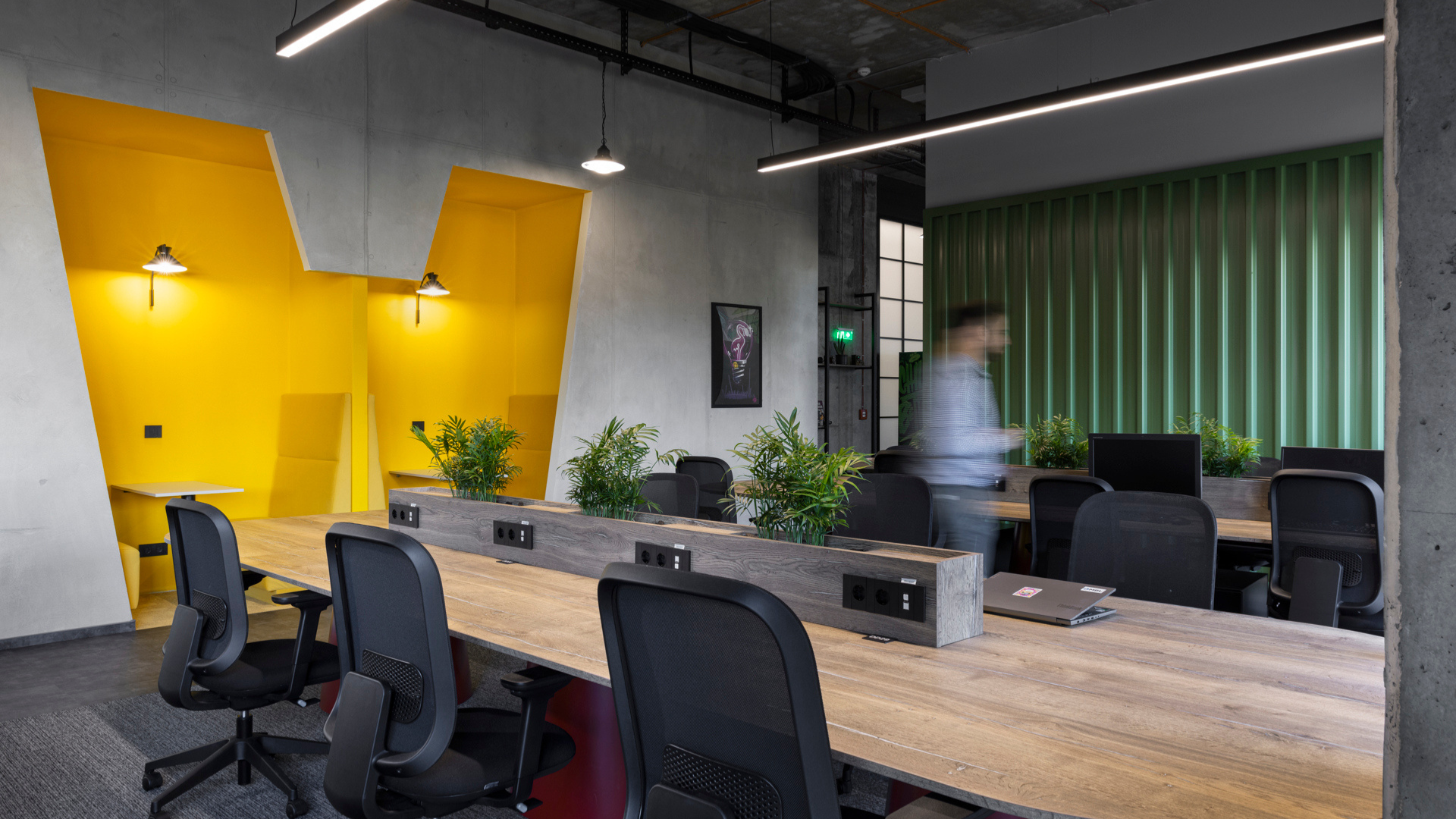 Better Work Space From 1 Desk to 40: How Growing Teams Really Choose Their Workspace ...